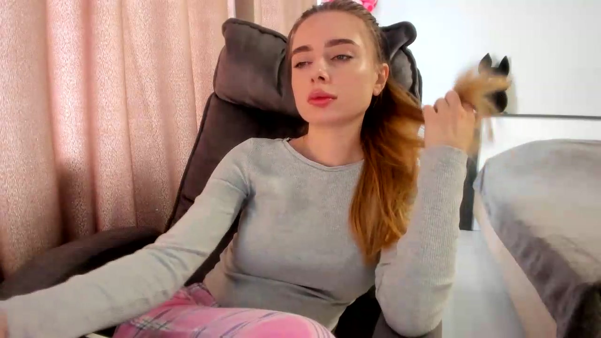 Gallery image thumbnail from Iam_Sasha's myfreecams stream on, 05/18/2026, 09:49 image 2 of 20