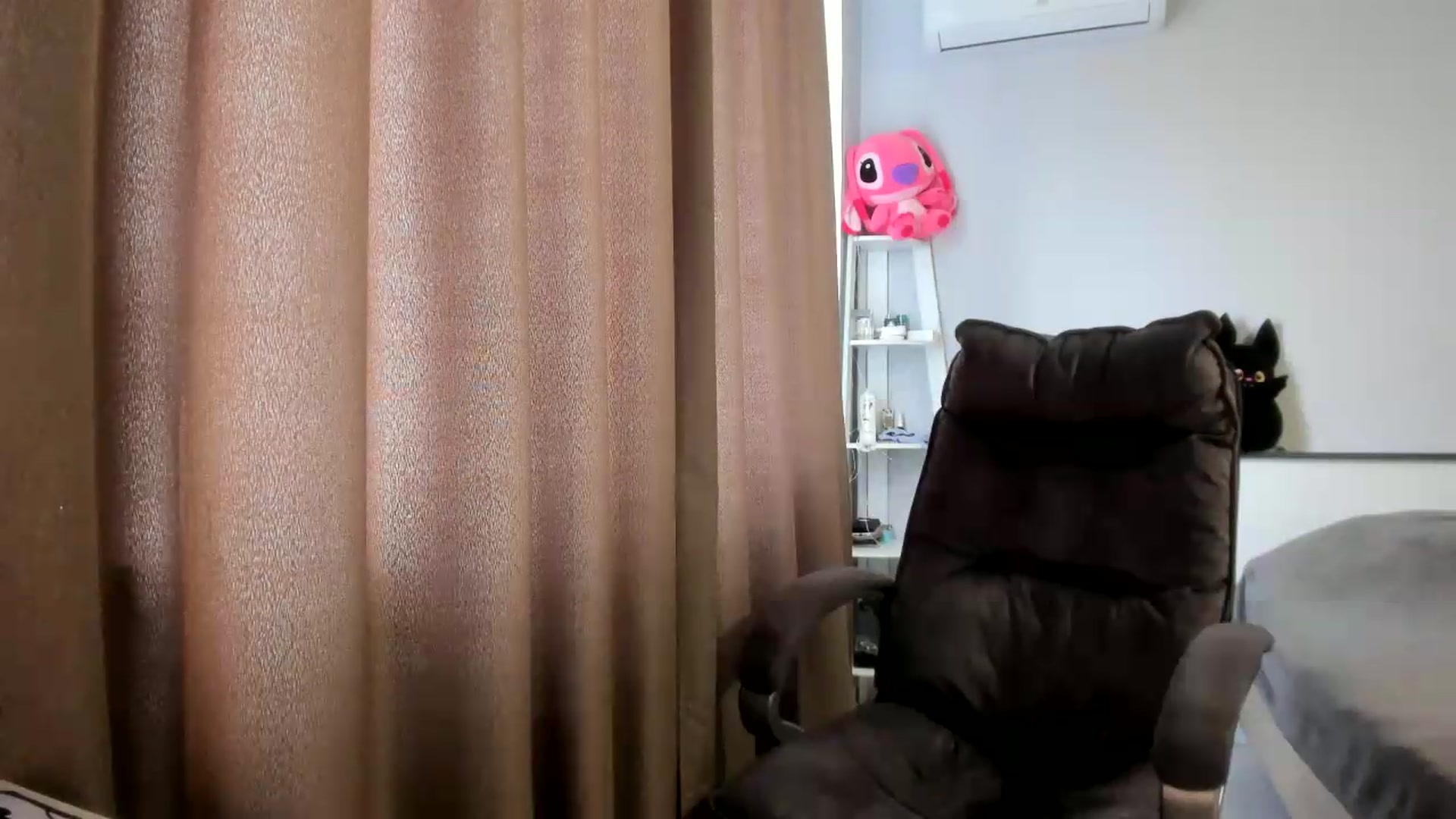 Gallery image thumbnail from Iam_Sasha's myfreecams stream on, 05/18/2026, 11:24 image 5 of 20