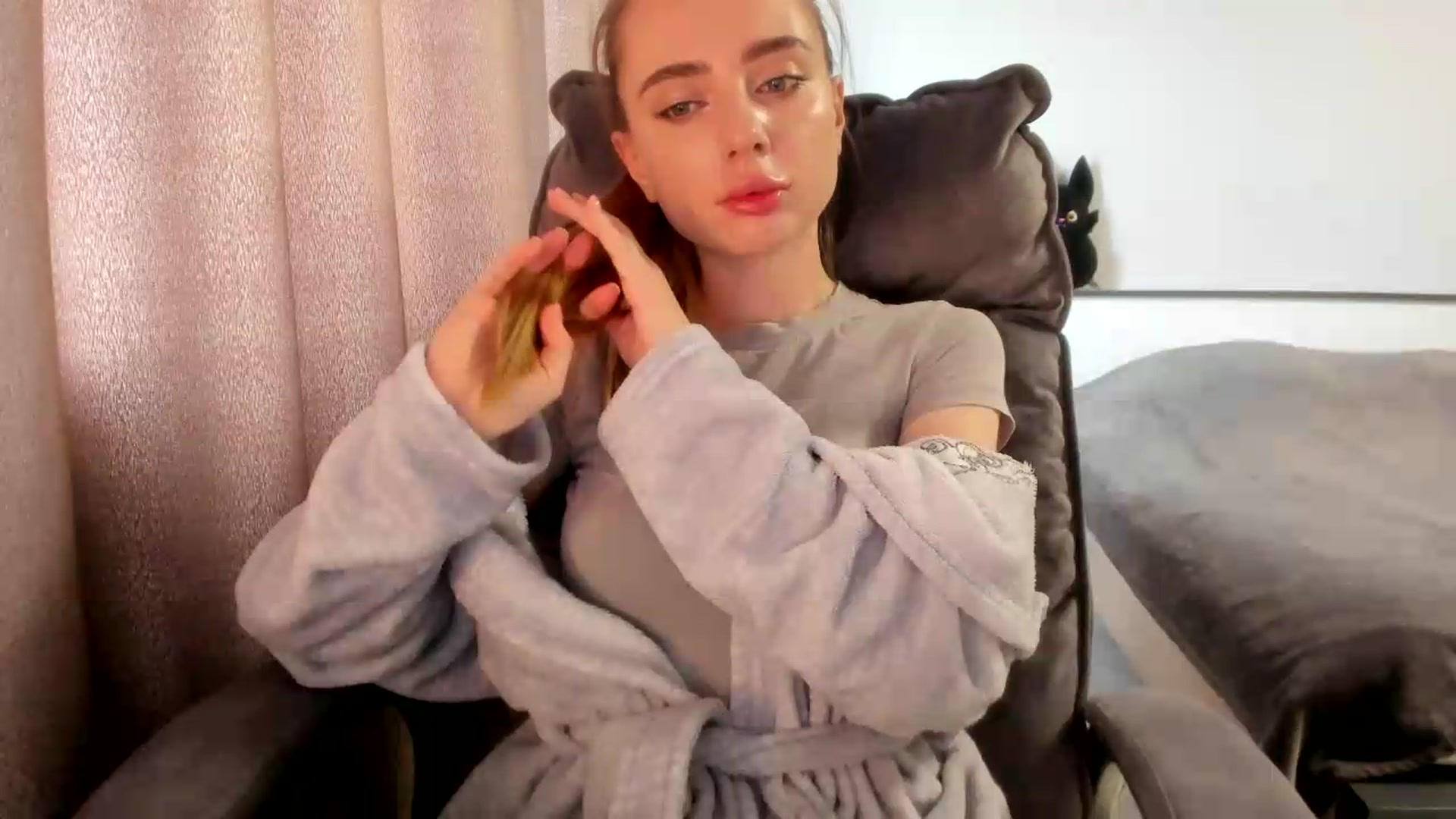Gallery image thumbnail from Iam_Sasha's myfreecams stream on, 05/20/2026, 09:27 image 8 of 20