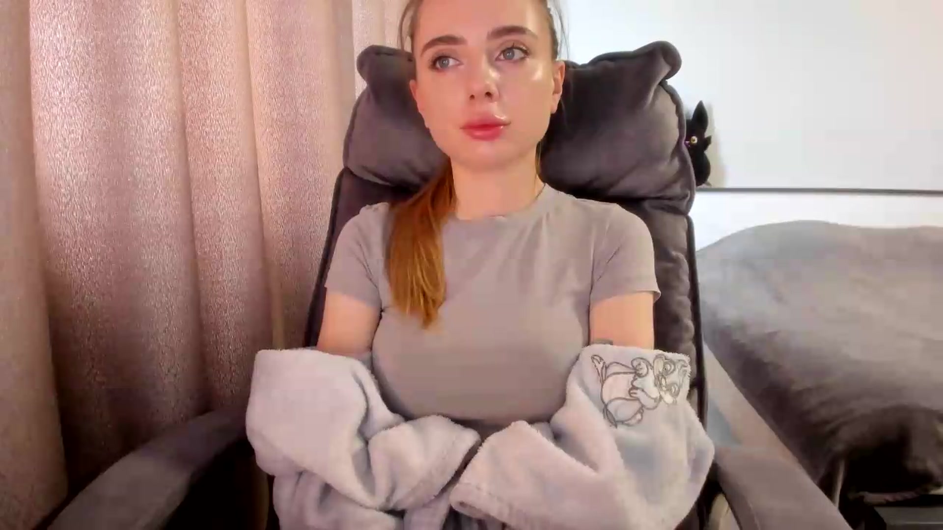Gallery image thumbnail from Iam_Sasha's myfreecams stream on, 05/20/2026, 09:27 image 12 of 20