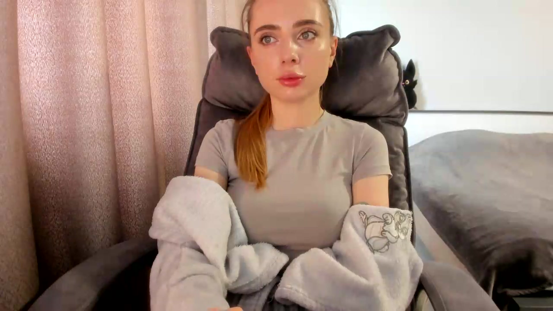 Gallery image thumbnail from Iam_Sasha's myfreecams stream on, 05/20/2026, 09:27 image 13 of 20