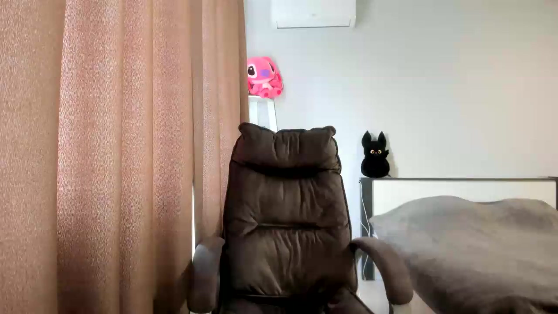 Gallery image thumbnail from Iam_Sasha's myfreecams stream on, 05/20/2026, 11:38 image 13 of 20