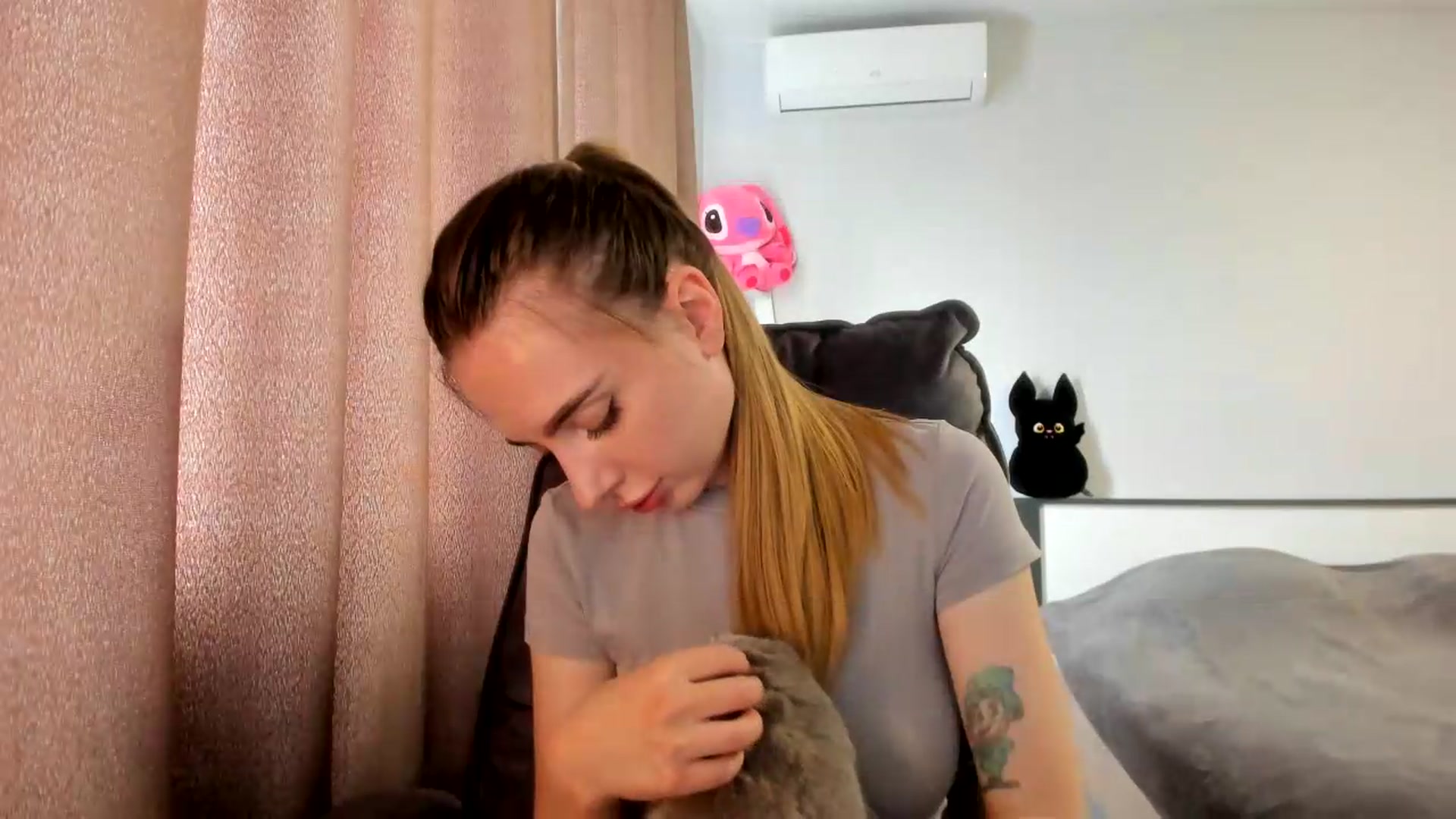 Gallery image thumbnail from Iam_Sasha's myfreecams stream on, 05/20/2026, 11:38 image 16 of 20