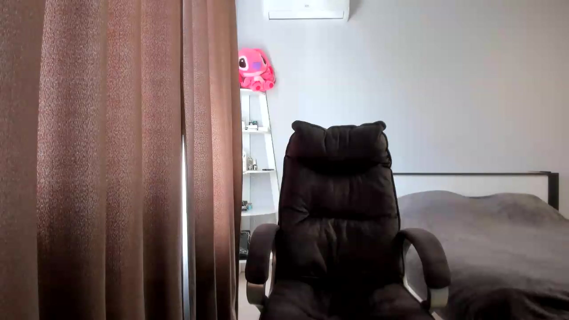 Gallery image thumbnail from Iam_Sasha's myfreecams stream on, 05/20/2026, 13:10 image 12 of 20