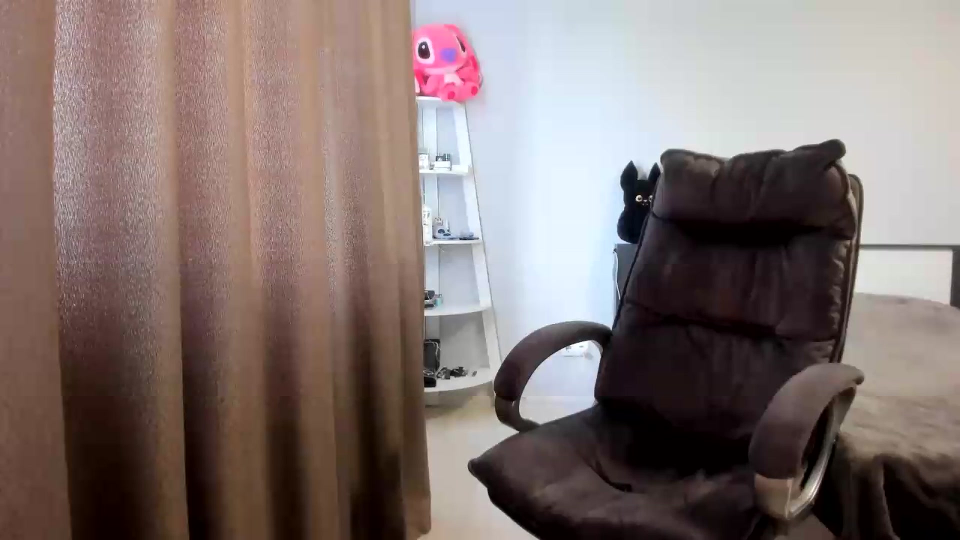 Gallery image thumbnail from Iam_Sasha's myfreecams stream on, 05/21/2026, 11:45 image 20 of 20