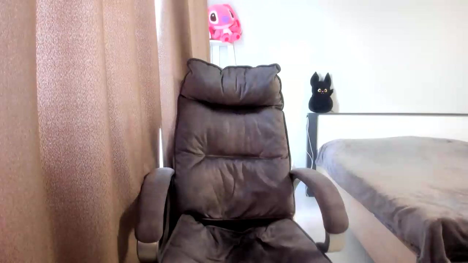 Gallery image thumbnail from Iam_Sasha's myfreecams stream on, 05/21/2026, 12:16 image 17 of 20