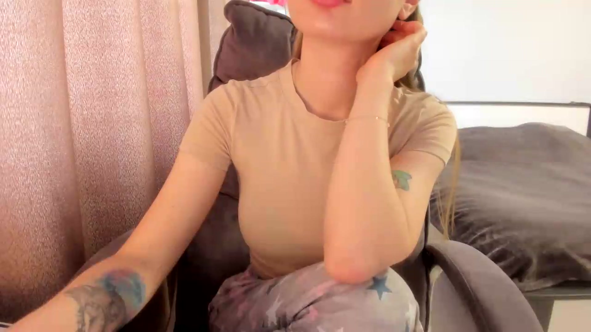 Gallery image thumbnail from Iam_Sasha's myfreecams stream on, 05/25/2026, 09:02 image 11 of 20