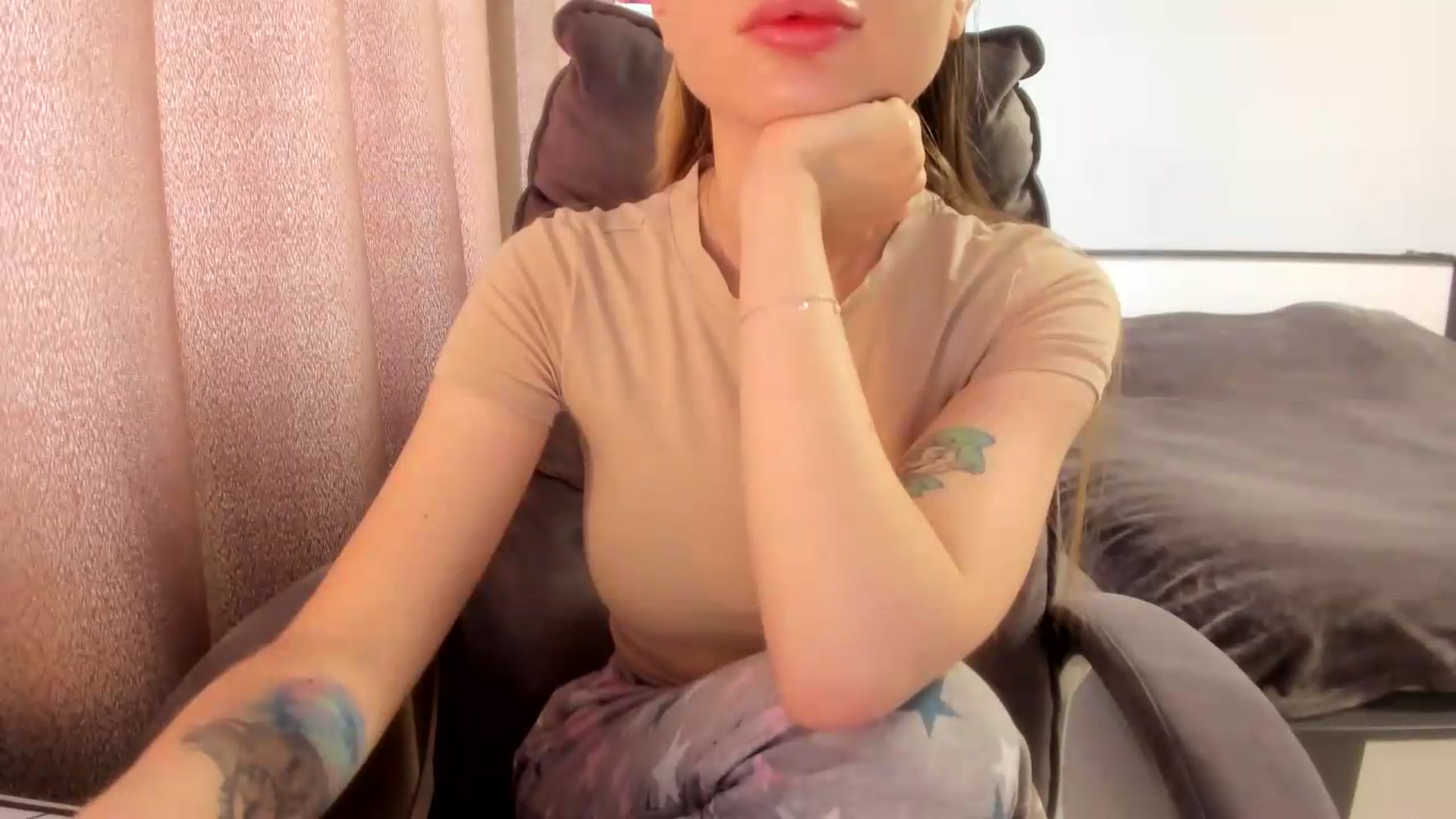 Gallery image thumbnail from Iam_Sasha's myfreecams stream on, 05/25/2026, 09:02 image 12 of 20