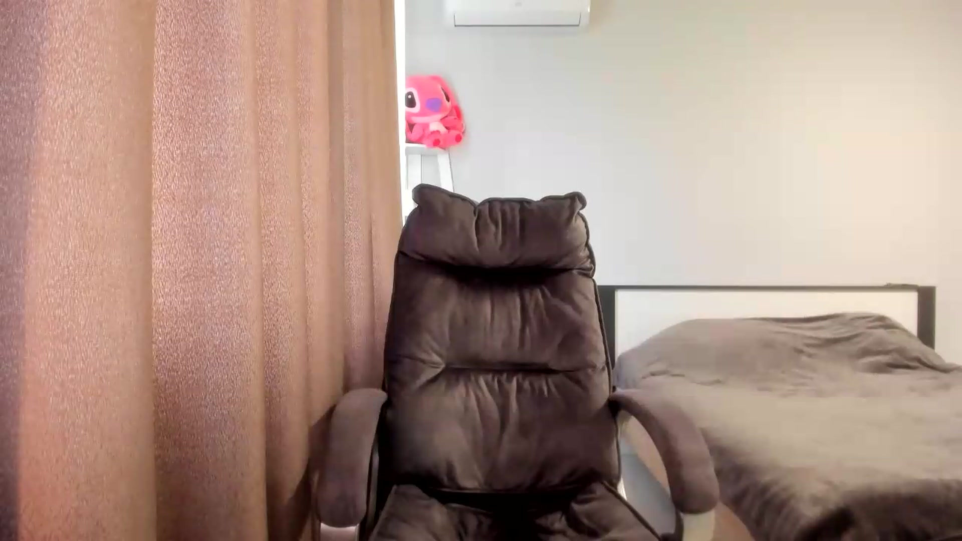 Gallery image thumbnail from Iam_Sasha's myfreecams stream on, 05/27/2026, 09:17 image 19 of 20