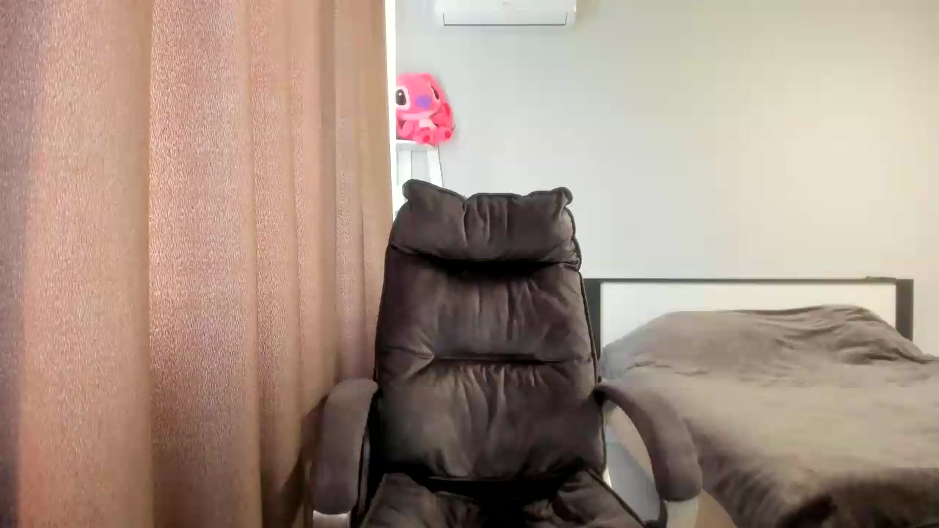 Gallery image thumbnail from Iam_Sasha's myfreecams stream on, 05/27/2026, 09:17 image 18 of 20