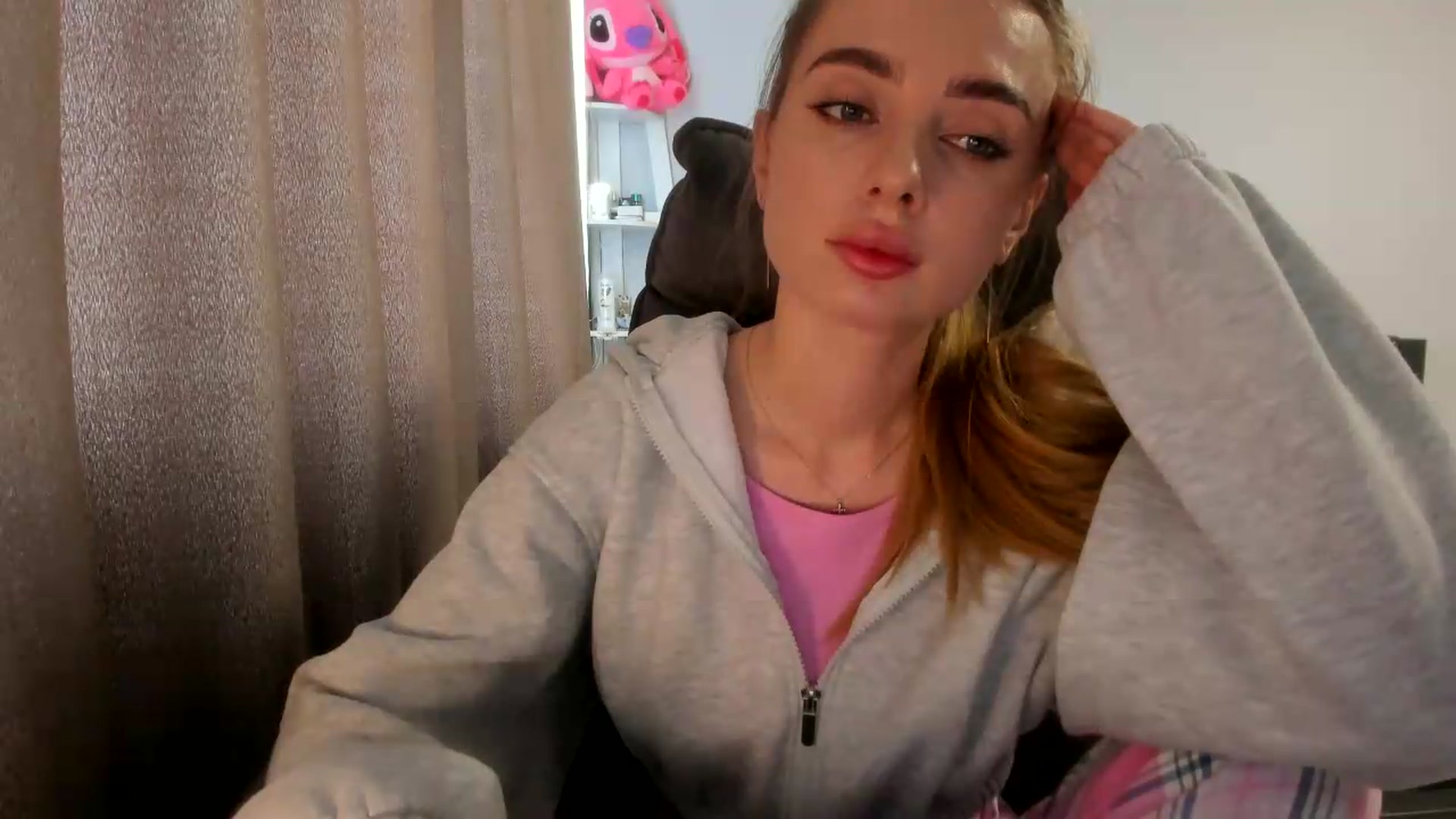 Gallery image thumbnail from Iam_Sasha's myfreecams stream on, 05/27/2026, 11:37 image 19 of 20