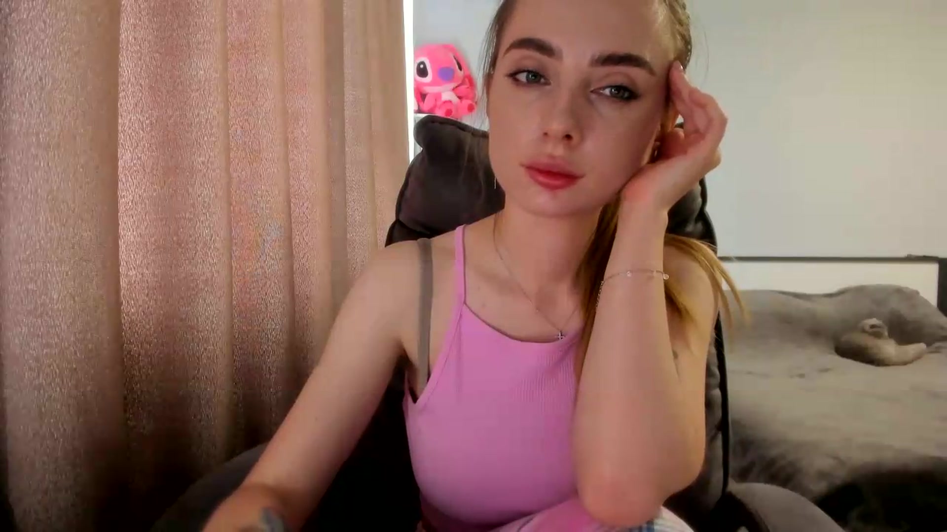 Gallery image thumbnail from Iam_Sasha's myfreecams stream on, 05/27/2026, 11:37 image 9 of 20