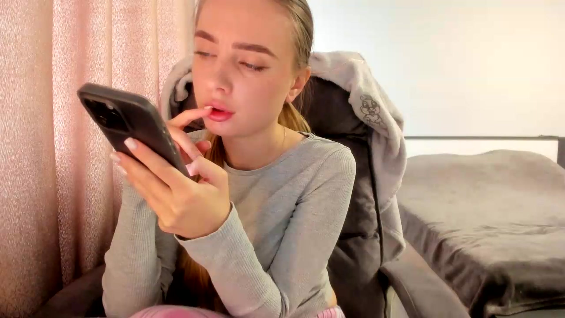 Gallery image thumbnail from Iam_Sasha's myfreecams stream on, 06/03/2026, 08:35 image 2 of 20