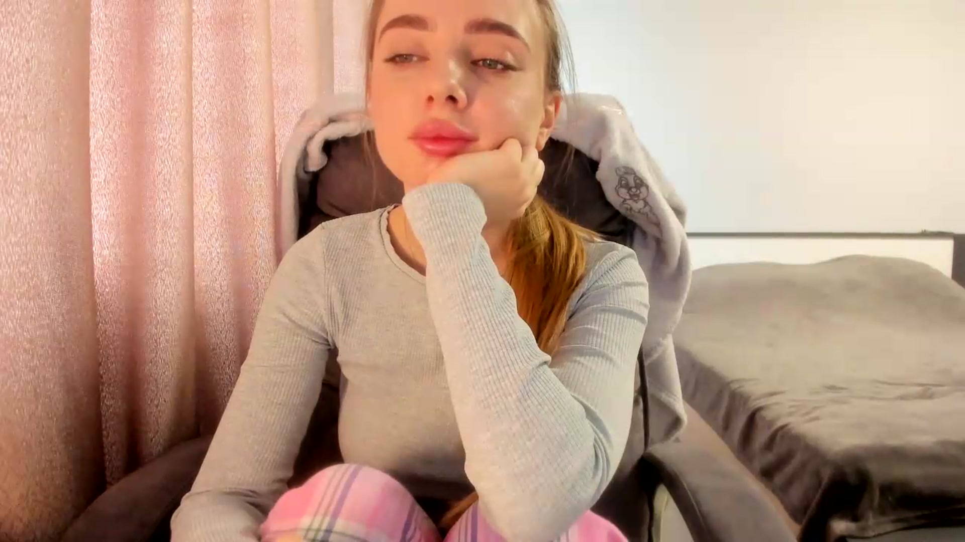 Gallery image thumbnail from Iam_Sasha's myfreecams stream on, 06/03/2026, 08:35 image 14 of 20
