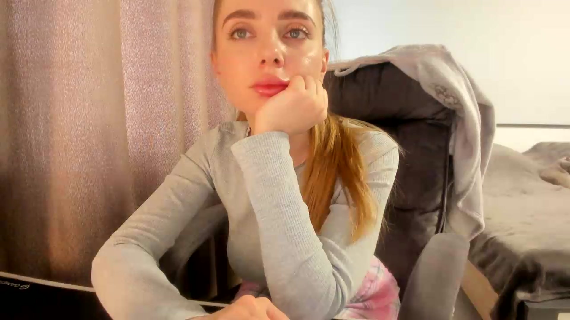 Gallery image thumbnail from Iam_Sasha's myfreecams stream on, 06/03/2026, 11:28 image 17 of 20