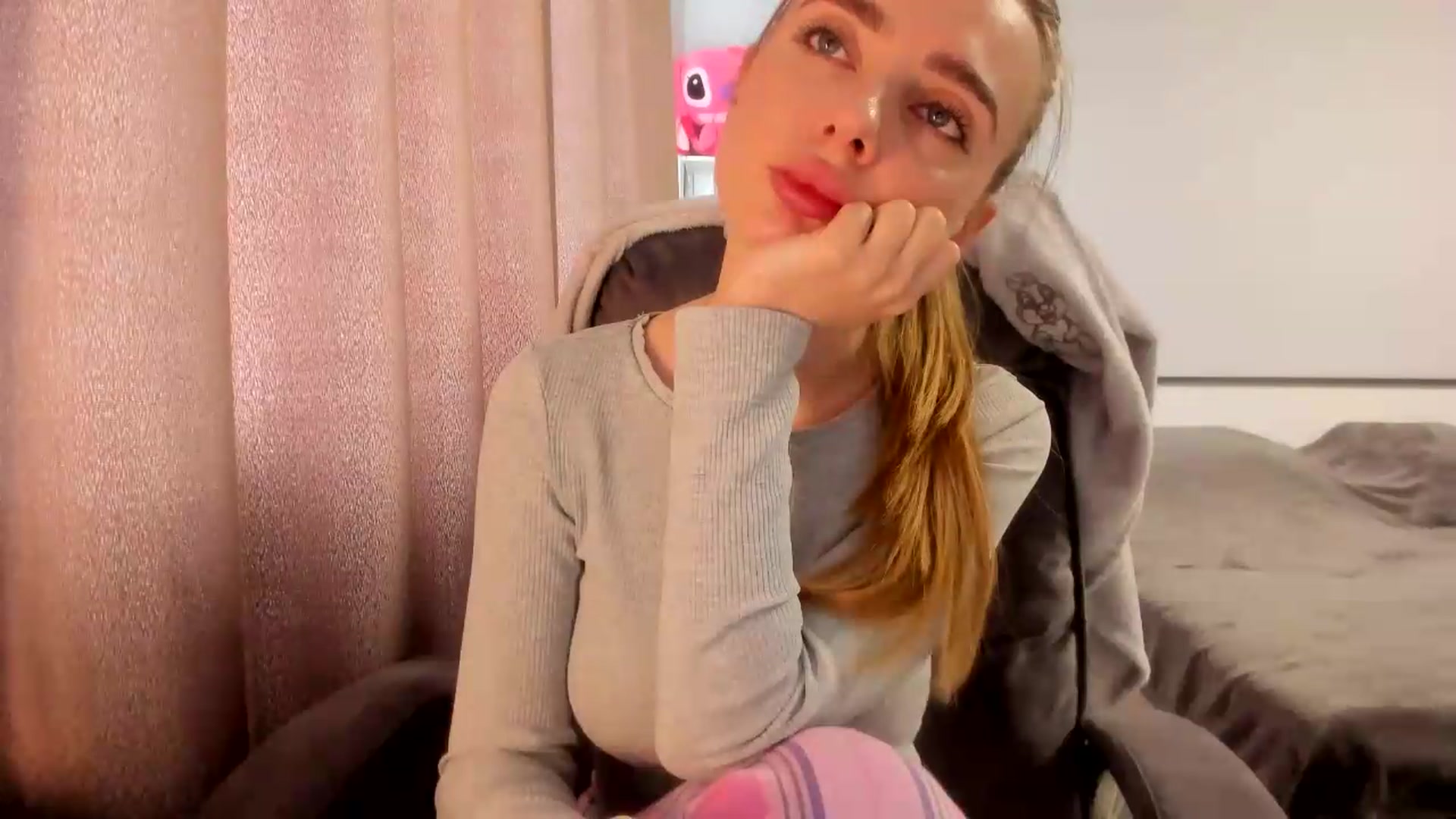 Gallery image thumbnail from Iam_Sasha's myfreecams stream on, 06/03/2026, 11:28 image 9 of 20