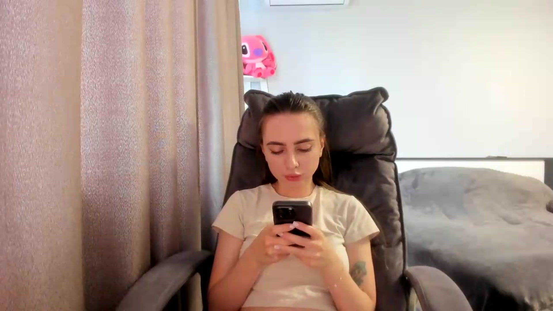 Gallery image thumbnail from Iam_Sasha's myfreecams stream on, 06/09/2026, 08:05 image 14 of 20