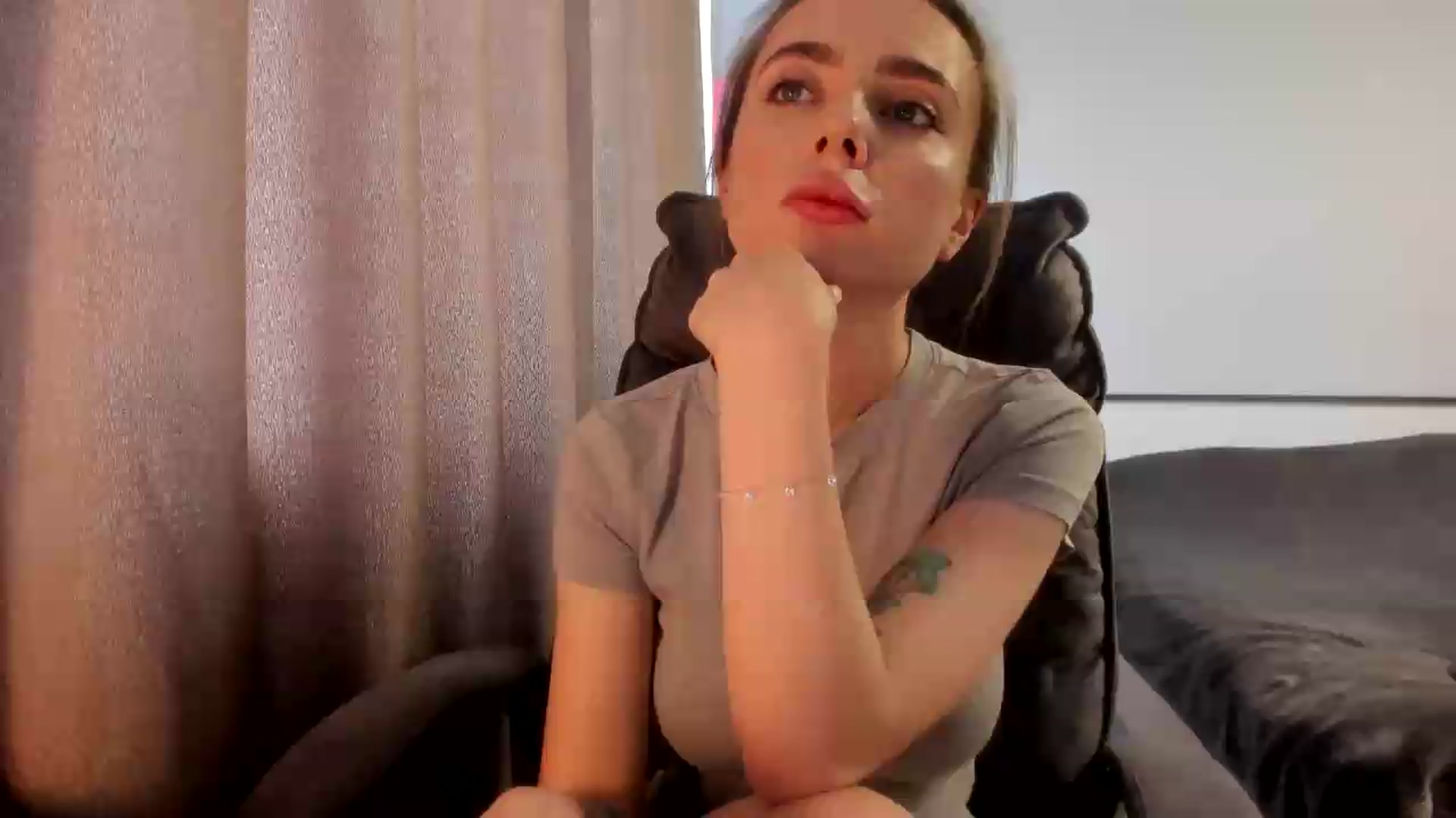 Gallery image thumbnail from Iam_Sasha's myfreecams stream on, 06/11/2026, 11:24 image 1 of 20