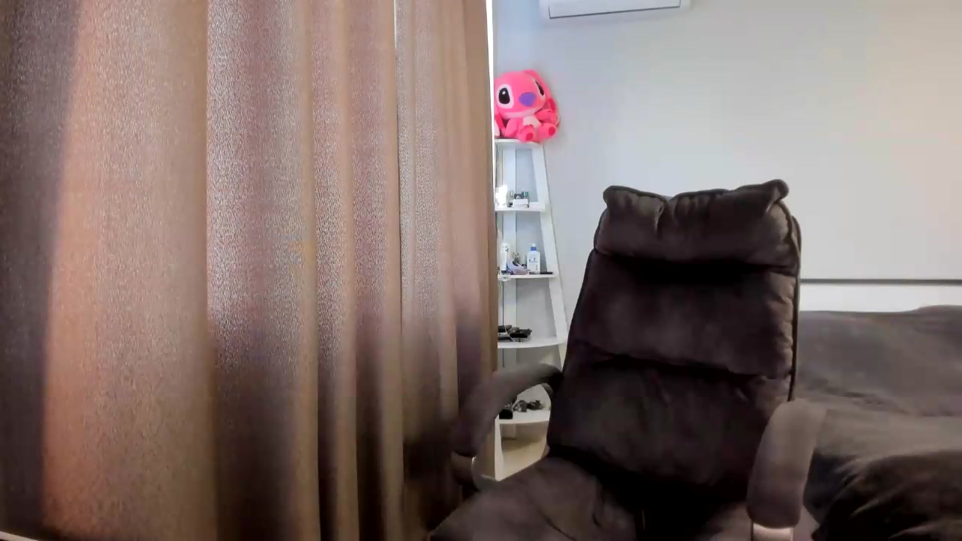 Gallery image thumbnail from Iam_Sasha's myfreecams stream on, 06/16/2026, 10:03 image 4 of 20