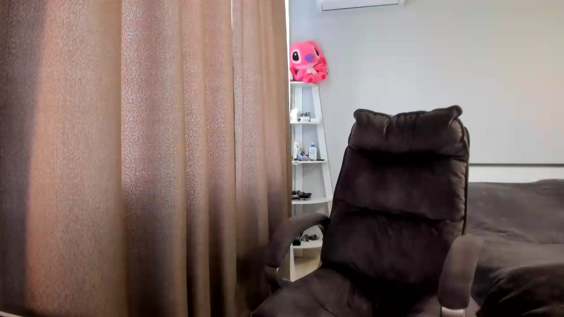 Gallery image thumbnail from Iam_Sasha's myfreecams stream on, 06/16/2026, 10:03 image 7 of 20
