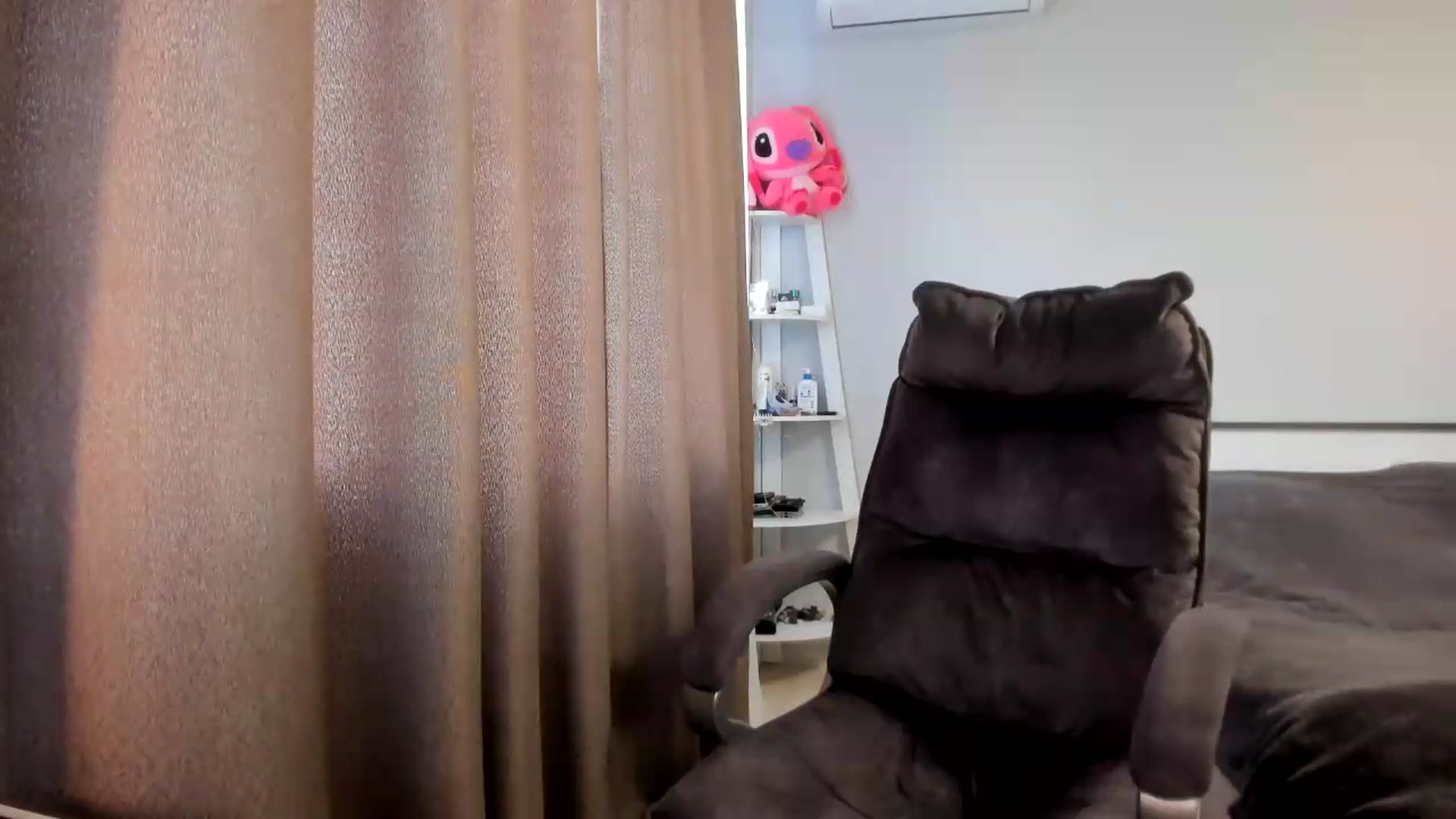 Gallery image thumbnail from Iam_Sasha's myfreecams stream on, 06/16/2026, 10:03 image 6 of 20
