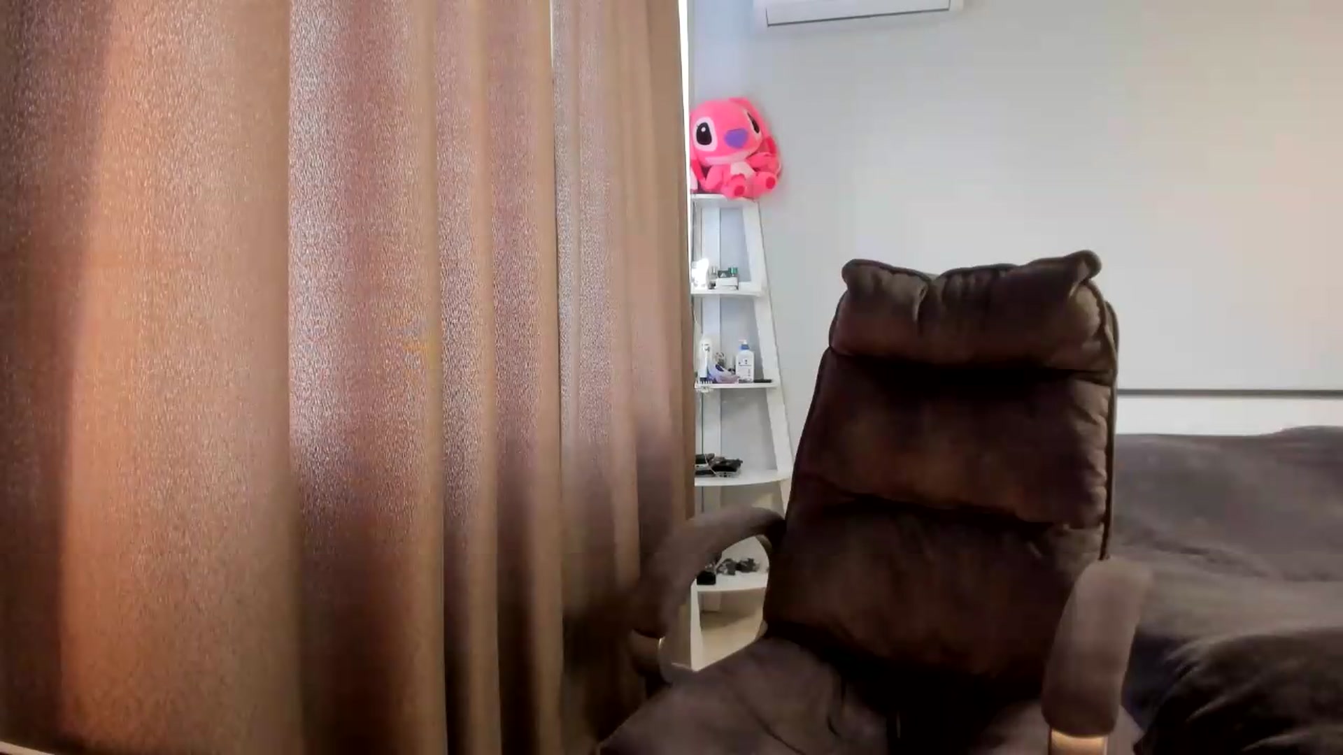 Gallery image thumbnail from Iam_Sasha's myfreecams stream on, 06/16/2026, 10:03 image 2 of 20