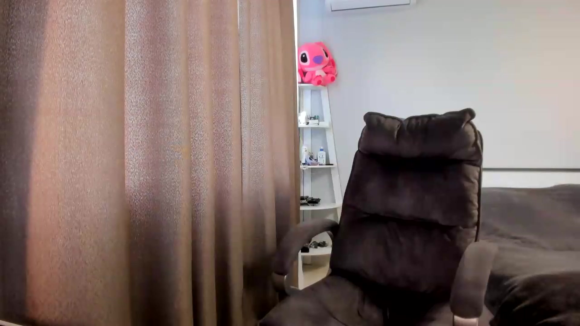 Gallery image thumbnail from Iam_Sasha's myfreecams stream on, 06/16/2026, 10:03 image 3 of 20