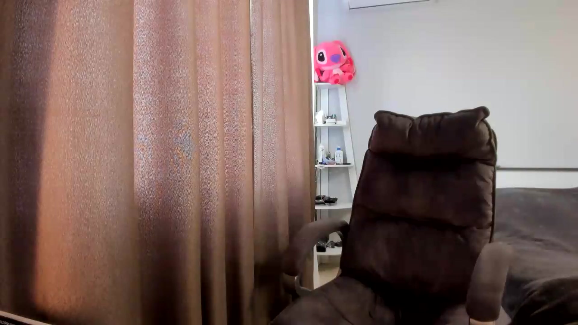 Gallery image thumbnail from Iam_Sasha's myfreecams stream on, 06/16/2026, 11:08 image 16 of 20