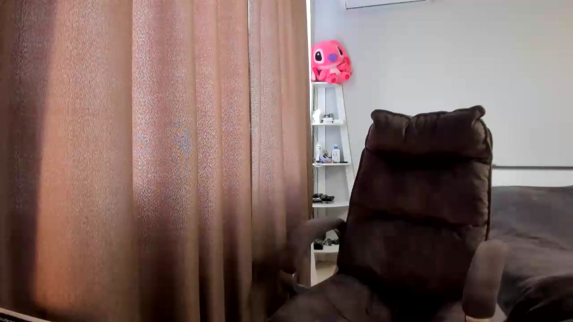 Gallery image thumbnail from Iam_Sasha's myfreecams stream on, 06/16/2026, 11:08 image 18 of 20