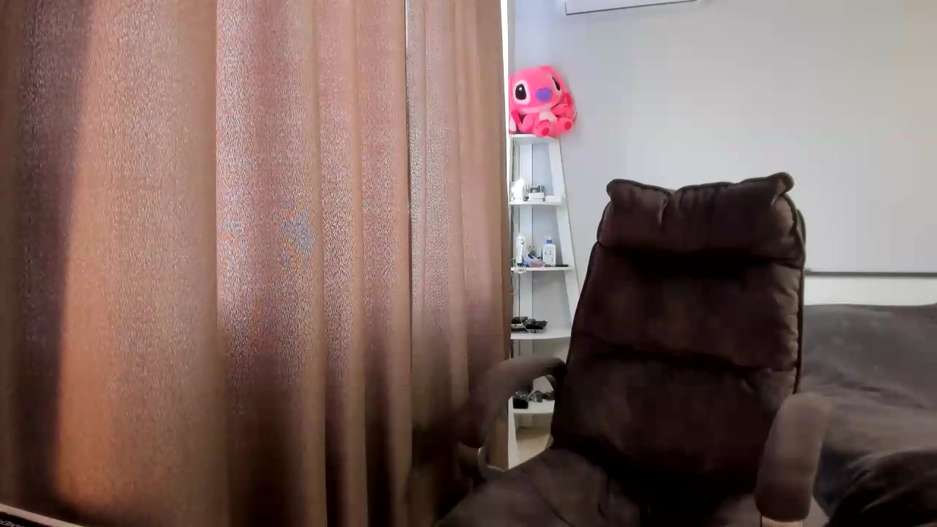 Gallery image thumbnail from Iam_Sasha's myfreecams stream on, 06/16/2026, 11:08 image 17 of 20