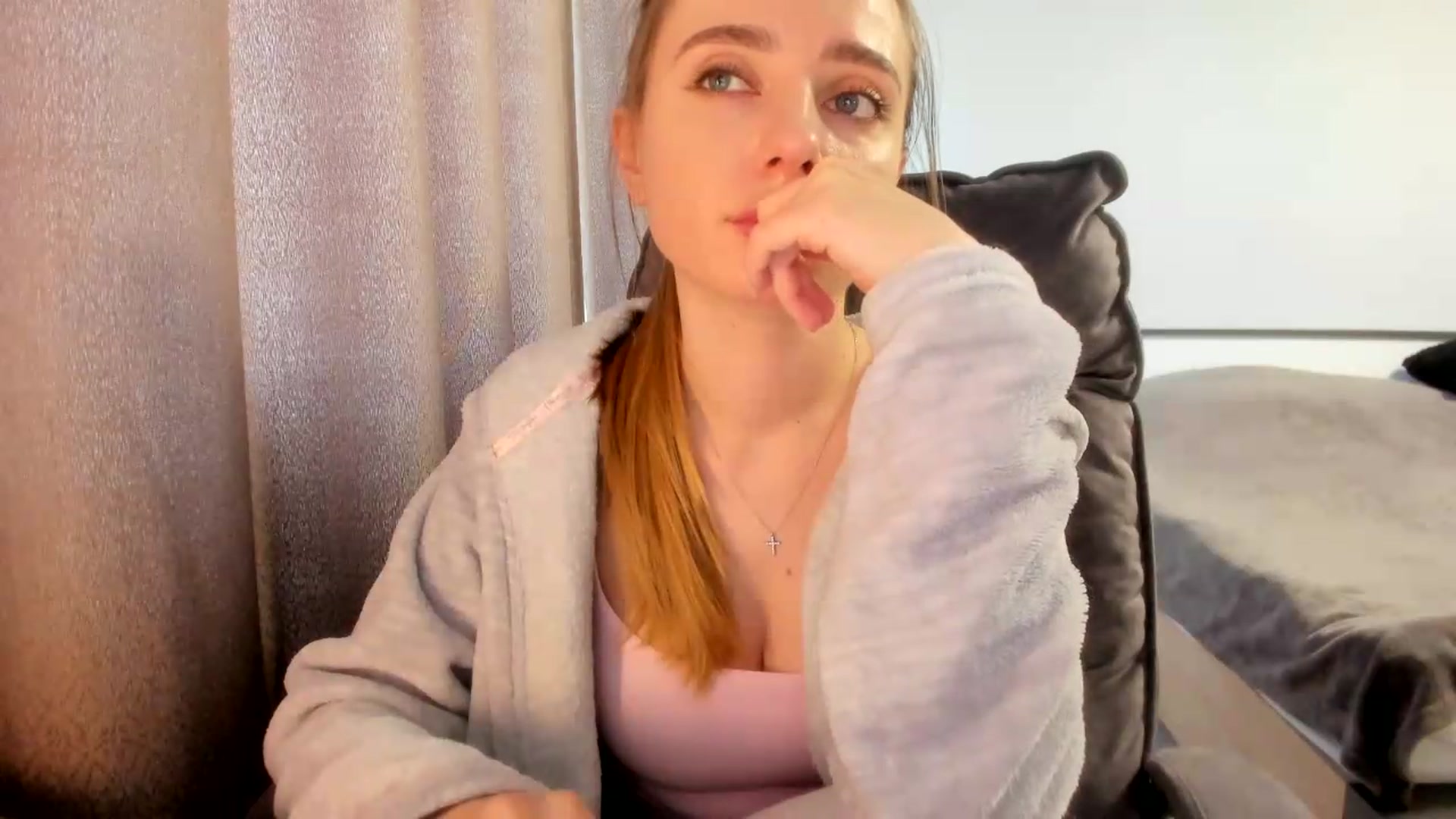 Gallery image thumbnail from Iam_Sasha's myfreecams stream on, 06/19/2026, 09:57 image 4 of 20