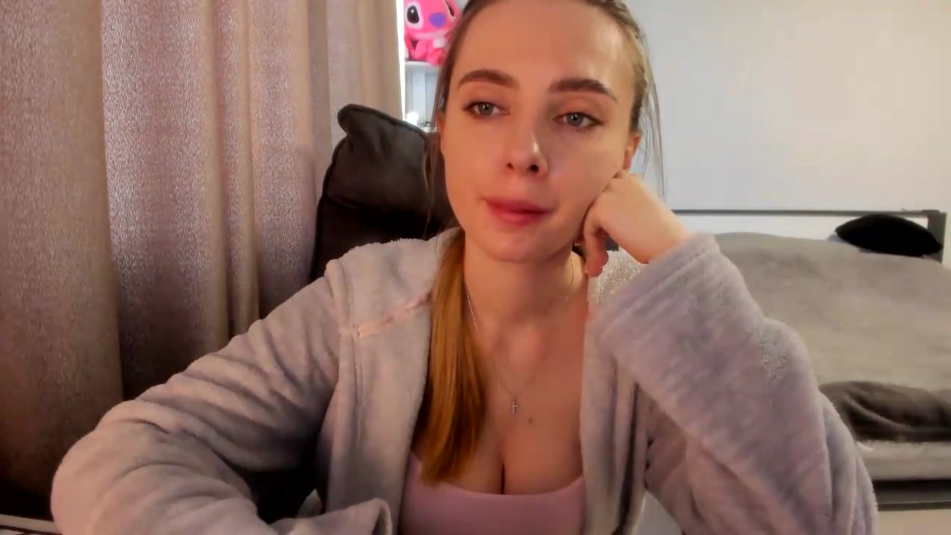 Gallery image thumbnail from Iam_Sasha's myfreecams stream on, 06/19/2026, 09:57 image 10 of 20