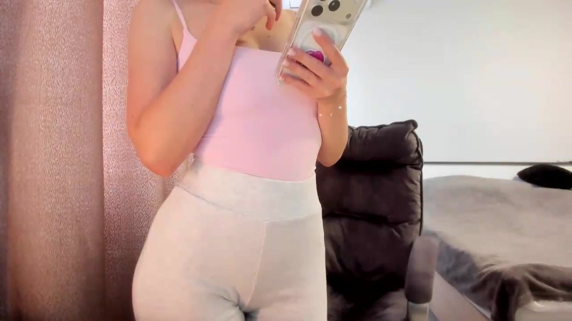 Gallery image thumbnail from Iam_Sasha's myfreecams stream on, 06/19/2026, 11:33 image 15 of 20