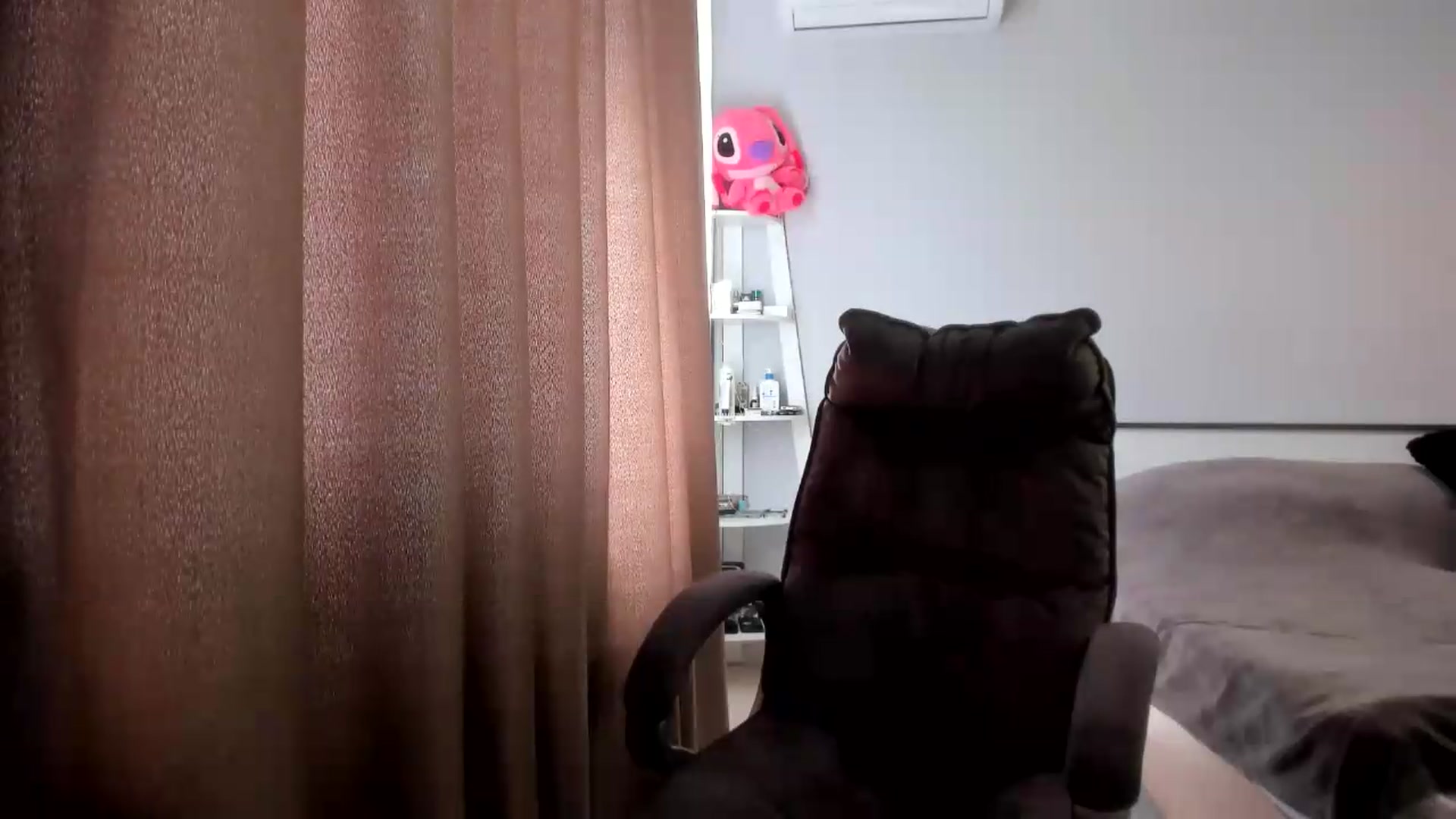 Gallery image thumbnail from Iam_Sasha's myfreecams stream on, 06/19/2026, 13:40 image 17 of 20