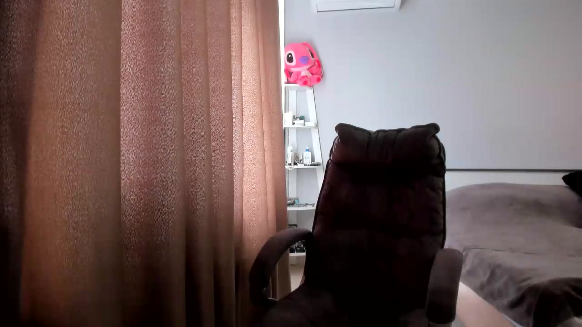 Gallery image thumbnail from Iam_Sasha's myfreecams stream on, 06/19/2026, 13:40 image 20 of 20