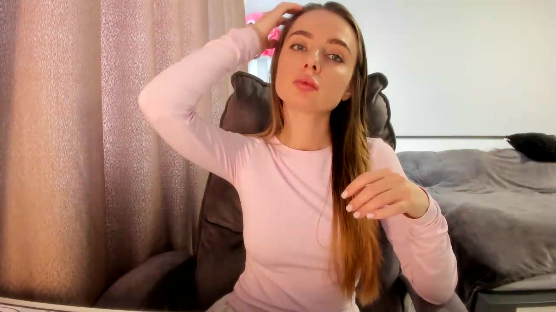 Gallery image thumbnail from Iam_Sasha's myfreecams stream on, 06/22/2026, 11:01 image 10 of 20