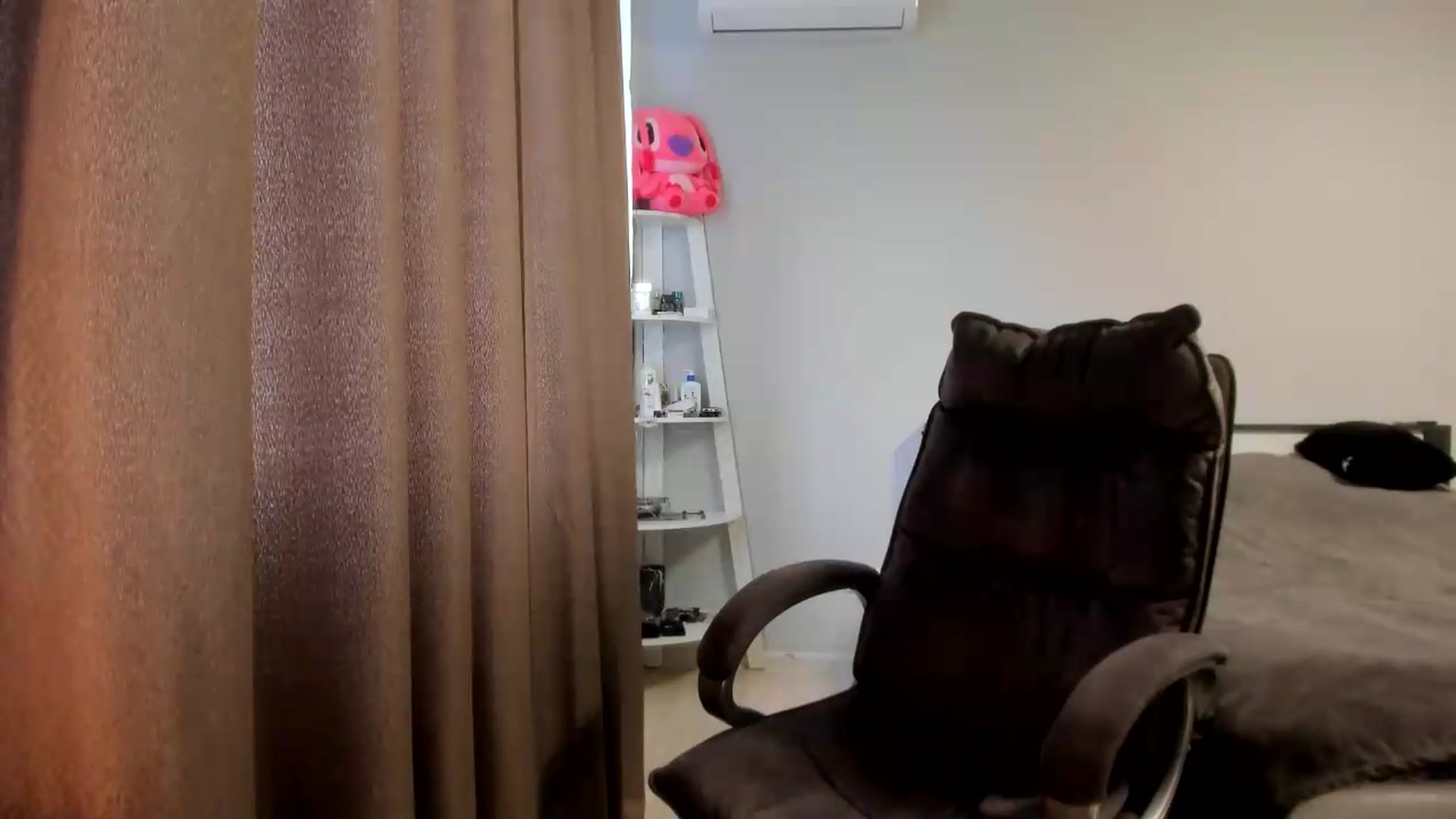 Gallery image thumbnail from Iam_Sasha's myfreecams stream on, 06/23/2026, 10:54 image 9 of 20