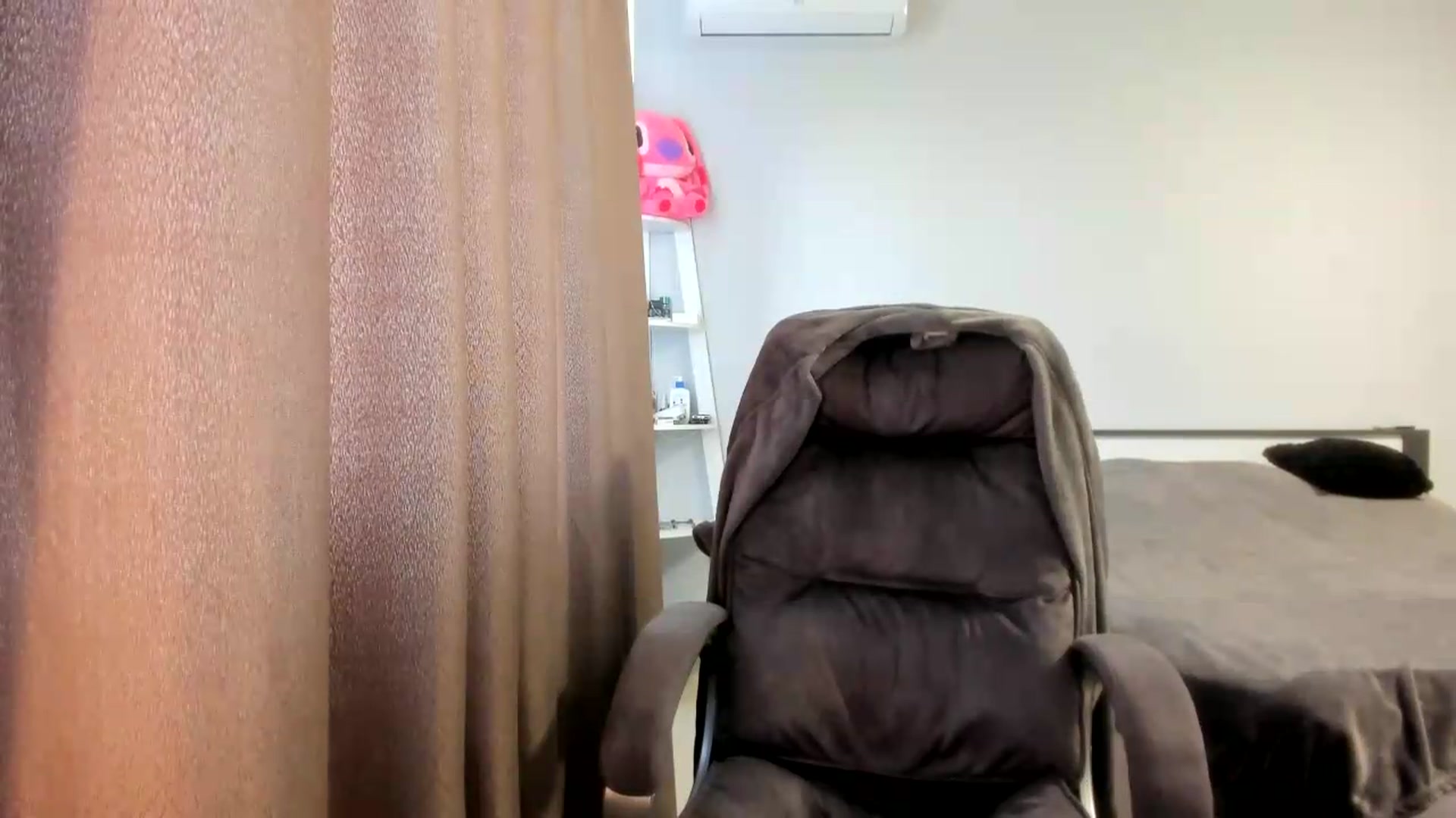 Gallery image thumbnail from Iam_Sasha's myfreecams stream on, 06/24/2026, 09:15 image 6 of 20