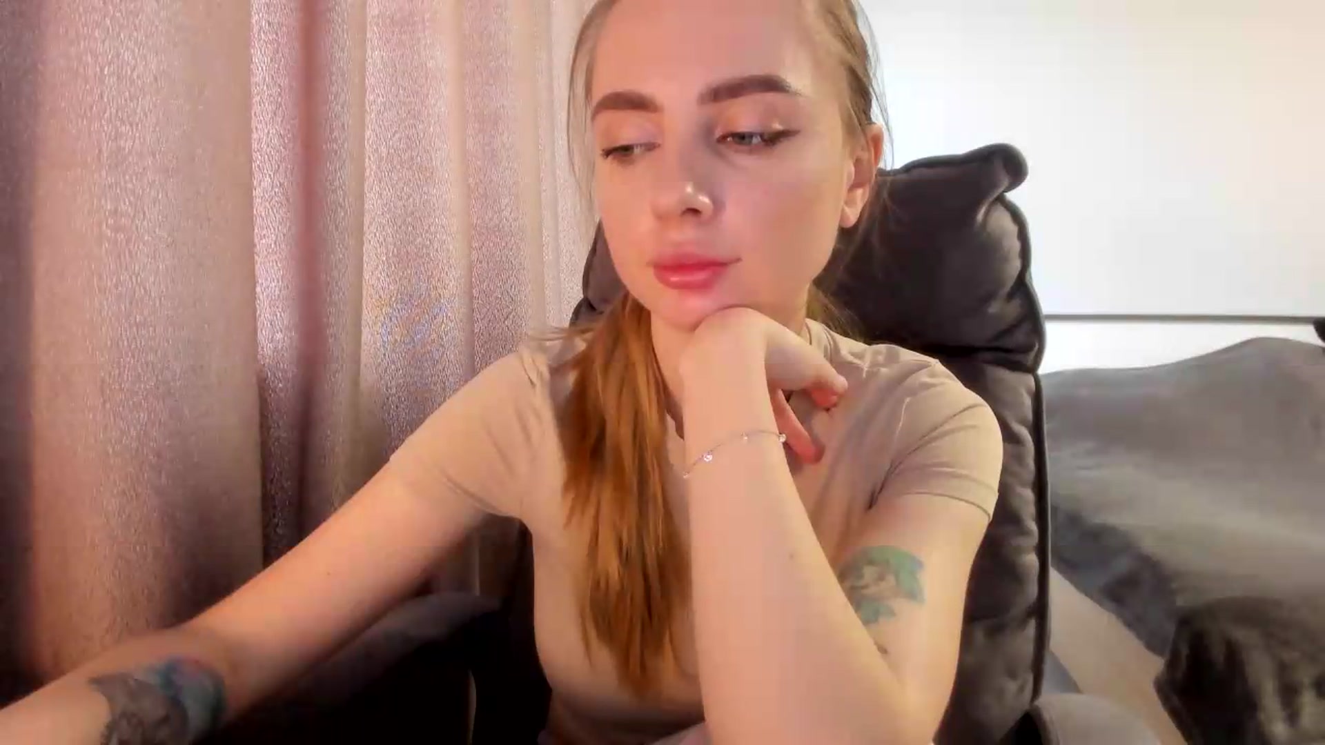 Gallery image thumbnail from Iam_Sasha's myfreecams stream on, 06/26/2026, 09:45 image 12 of 20