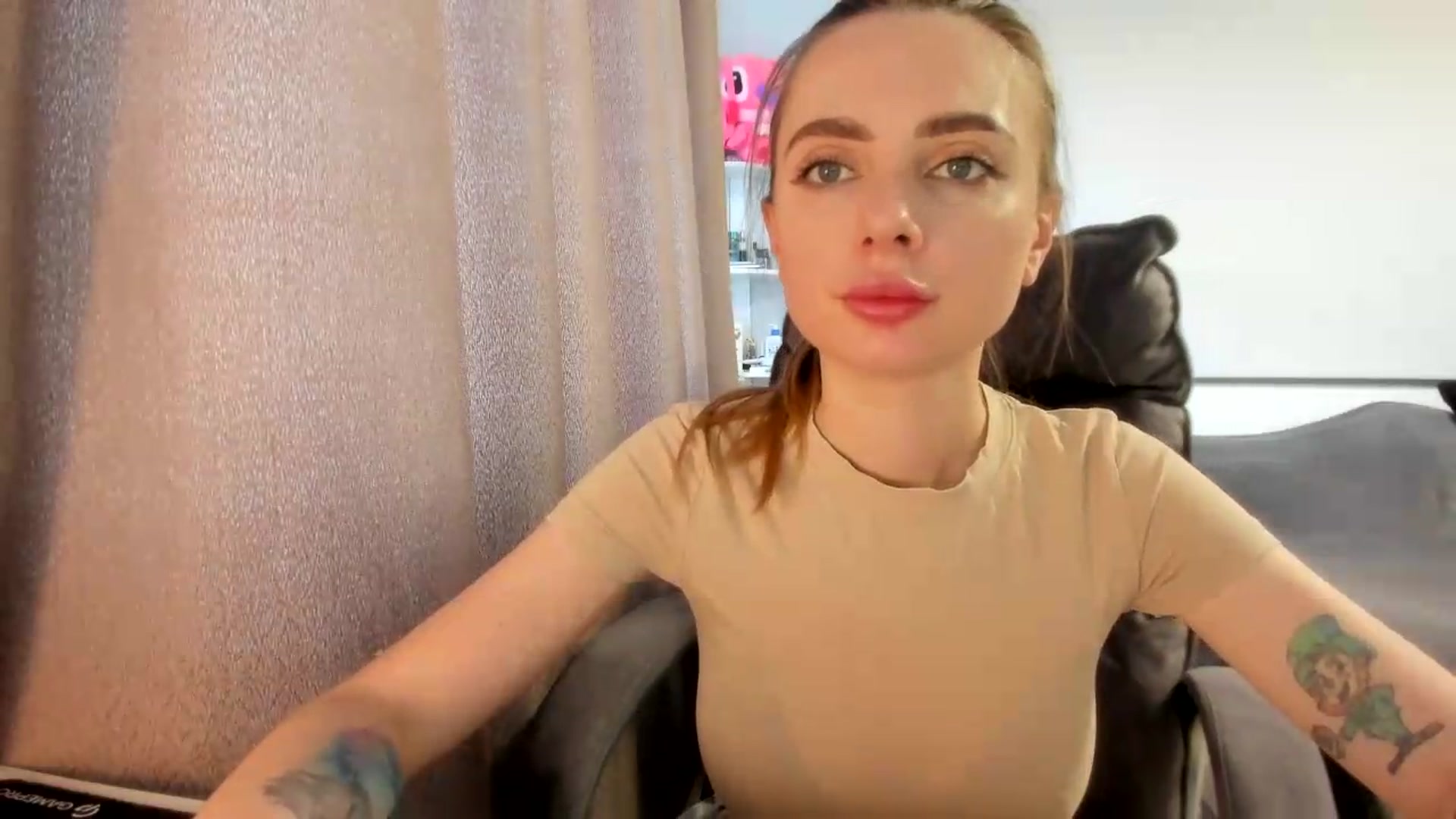 Gallery image thumbnail from Iam_Sasha's myfreecams stream on, 06/26/2026, 09:45 image 3 of 20