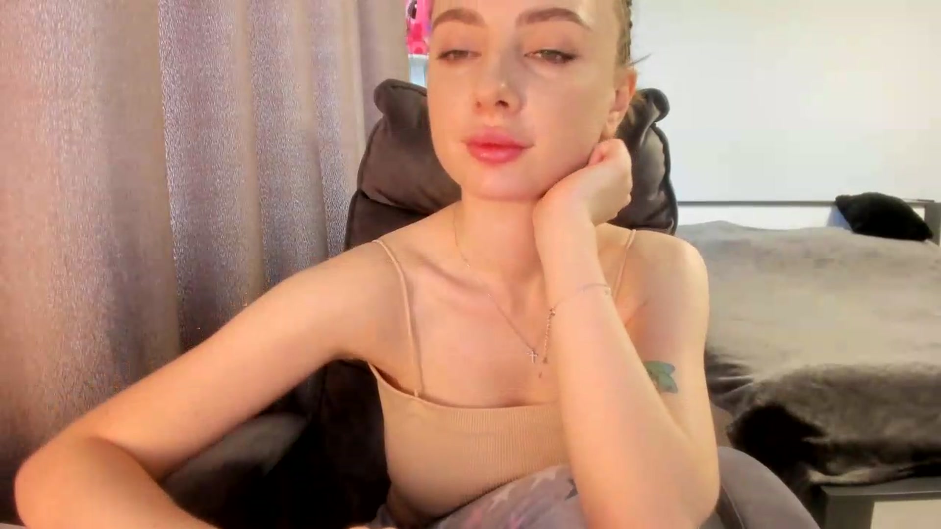Gallery image thumbnail from Iam_Sasha's myfreecams stream on, 07/01/2026, 09:54 image 14 of 20