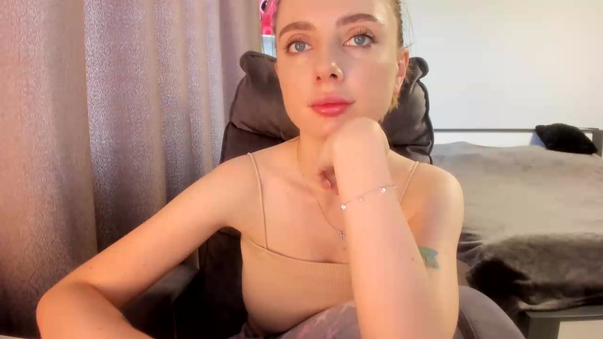 Gallery image thumbnail from Iam_Sasha's myfreecams stream on, 07/01/2026, 09:54 image 18 of 20