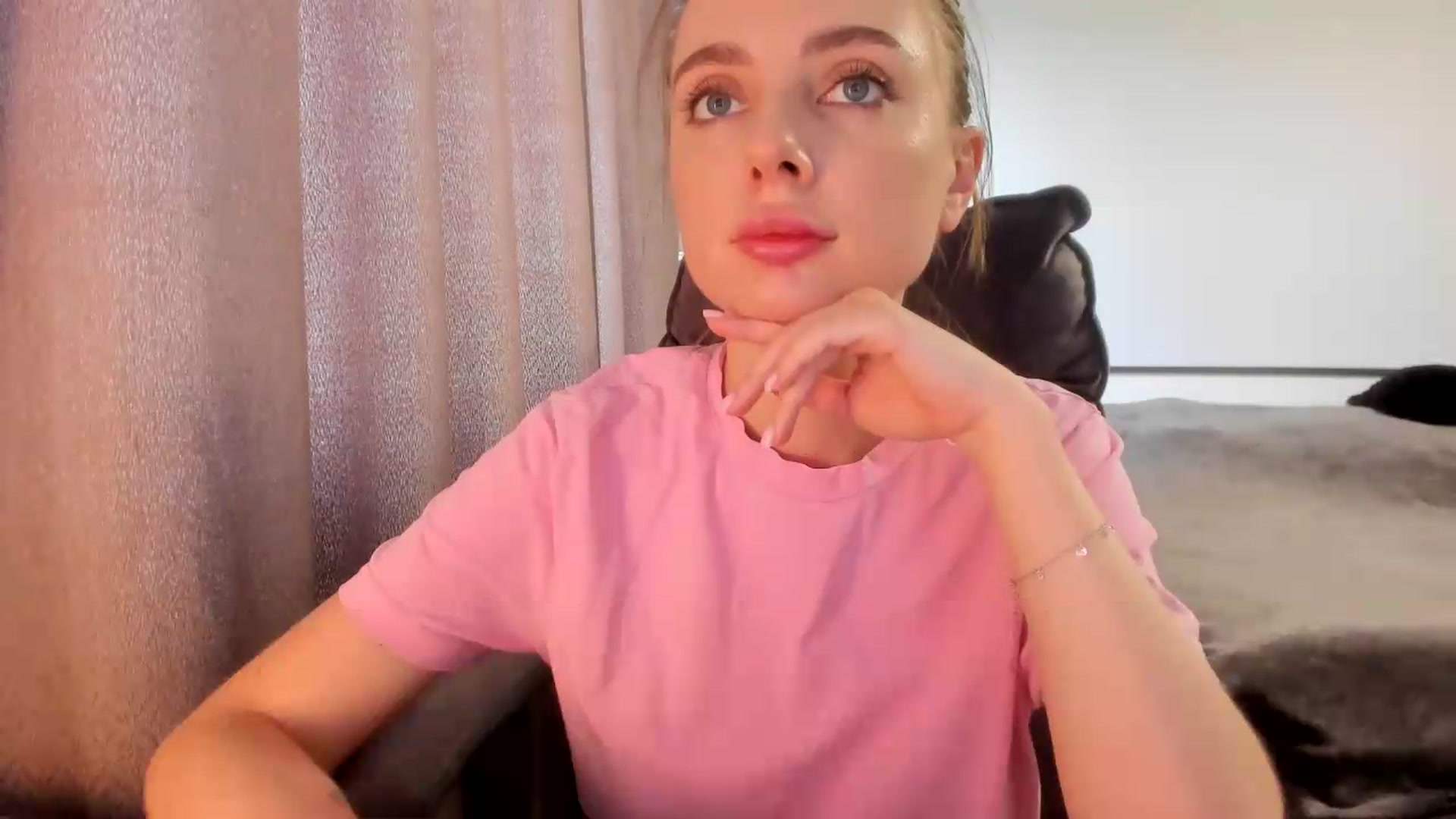 Gallery image thumbnail from Iam_Sasha's myfreecams stream on, 07/01/2026, 12:30 image 6 of 20