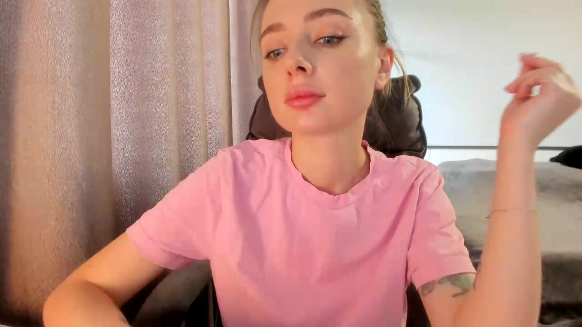 Gallery image thumbnail from Iam_Sasha's myfreecams stream on, 07/01/2026, 12:30 image 3 of 20
