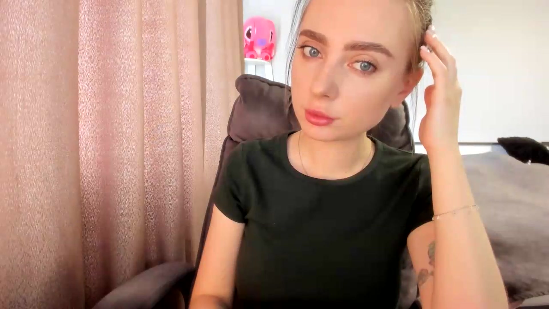 Gallery image thumbnail from Iam_Sasha's myfreecams stream on, 07/07/2026, 08:56 image 13 of 20