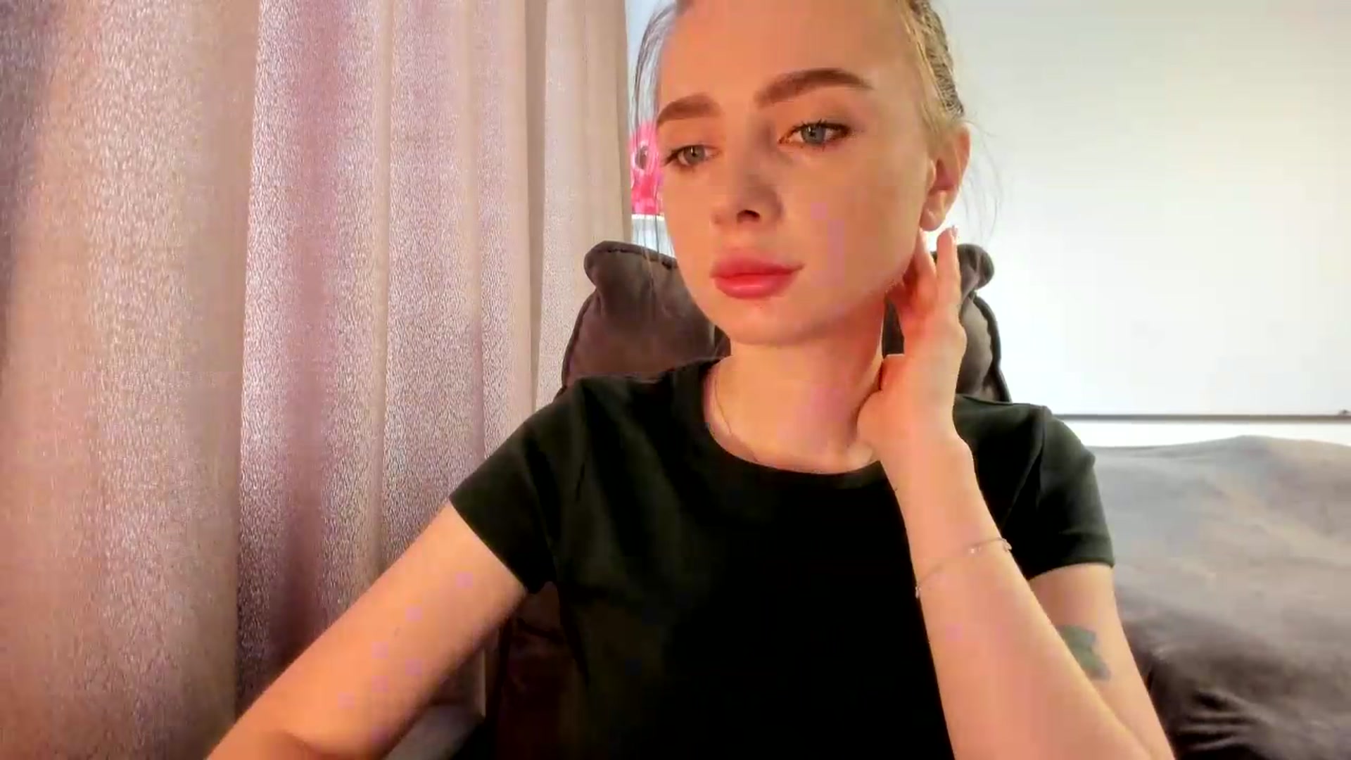 Gallery image thumbnail from Iam_Sasha's myfreecams stream on, 07/07/2026, 08:56 image 5 of 20