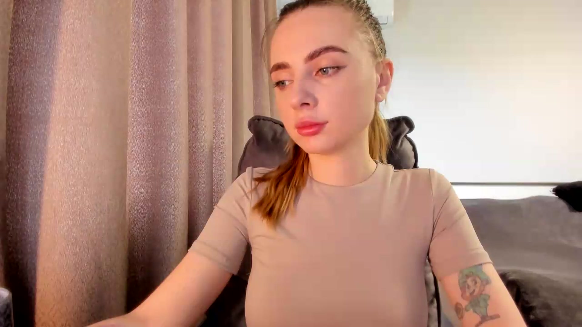Gallery image thumbnail from Iam_Sasha's myfreecams stream on, 07/08/2026, 07:18 image 4 of 20