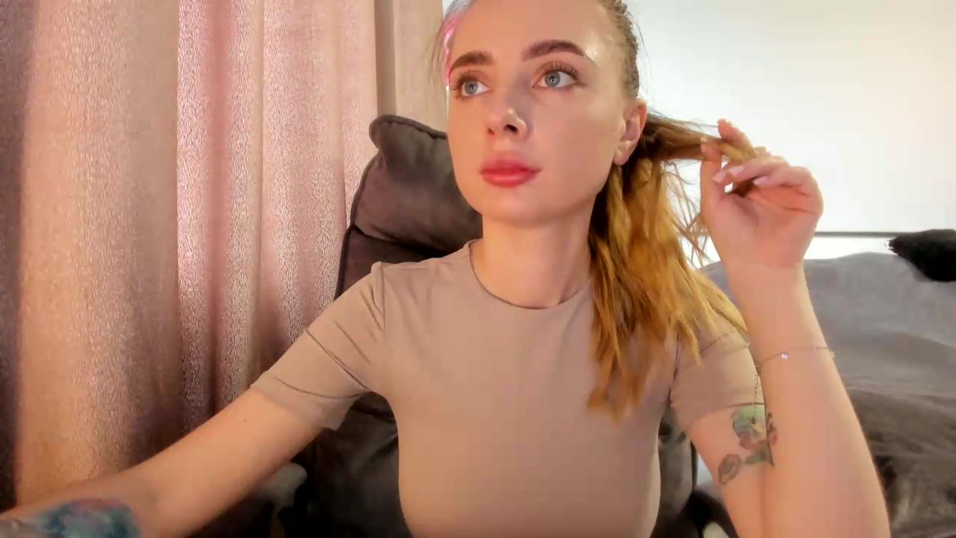 Gallery image thumbnail from Iam_Sasha's myfreecams stream on, 07/08/2026, 09:18 image 12 of 20