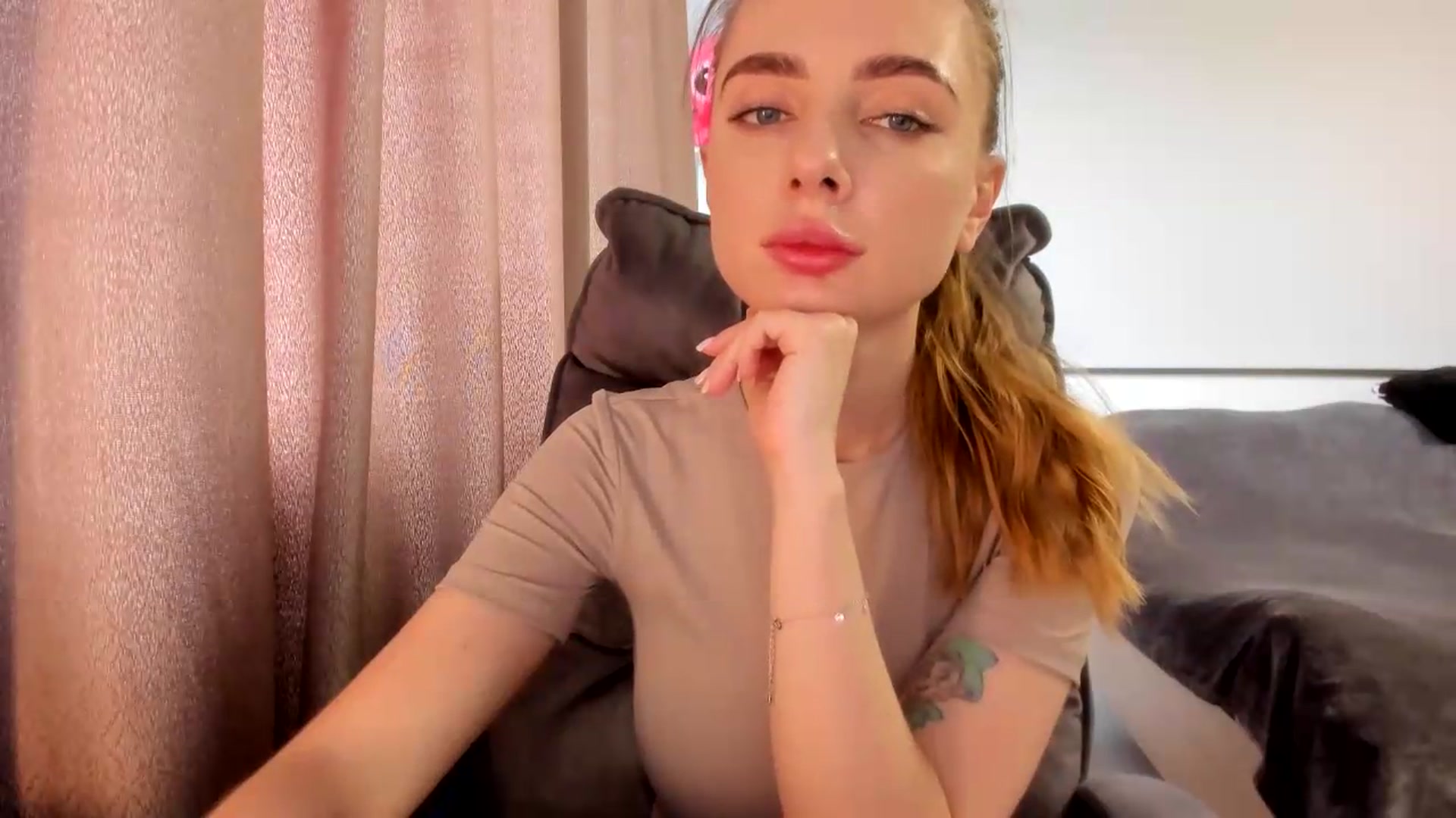 Gallery image thumbnail from Iam_Sasha's myfreecams stream on, 07/08/2026, 09:18 image 4 of 20