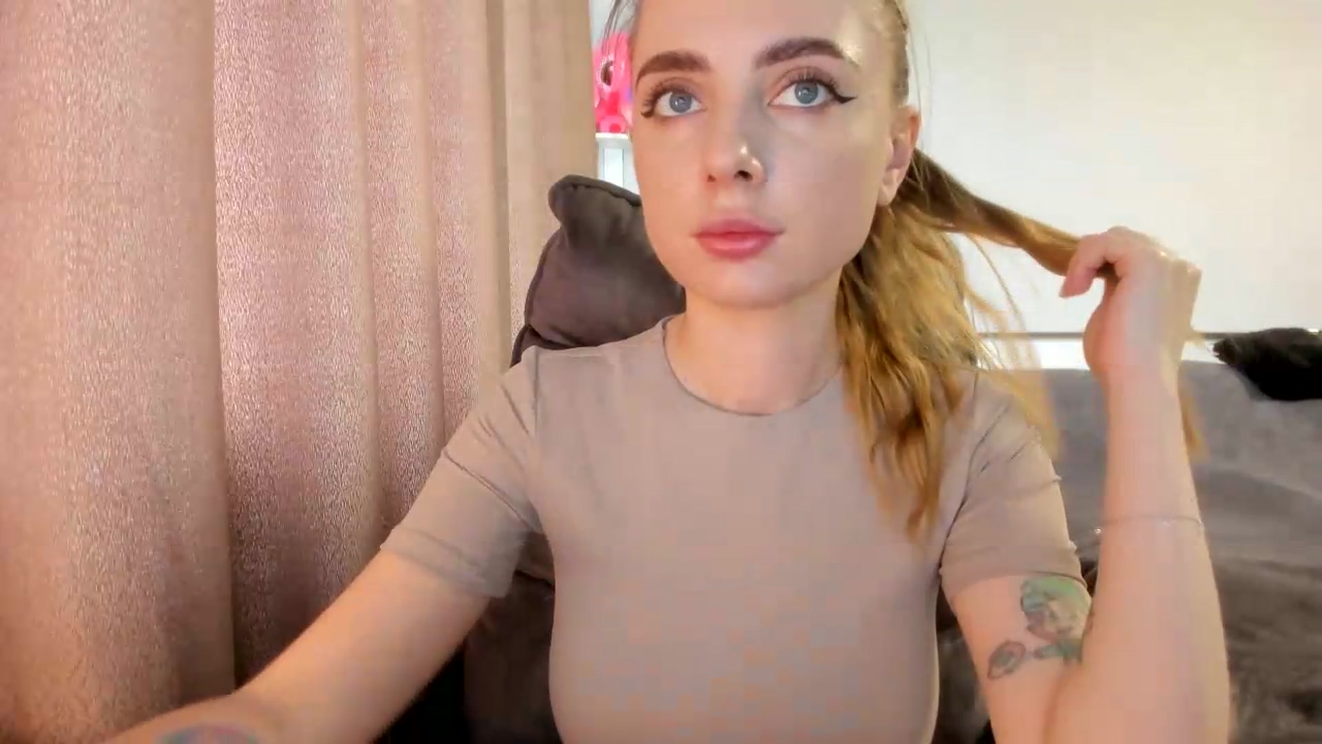 Gallery image thumbnail from Iam_Sasha's myfreecams stream on, 07/08/2026, 11:16 image 18 of 20